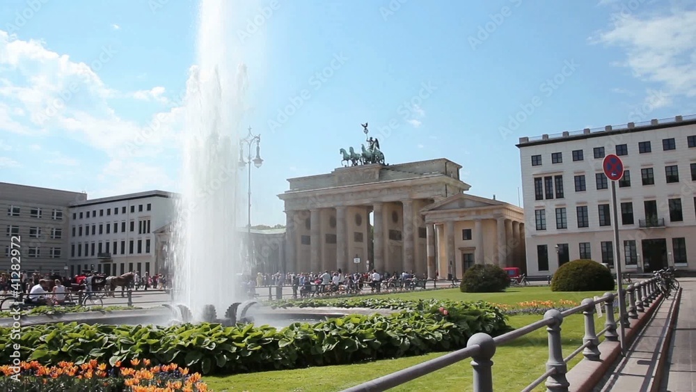 Brandenburg Gate fountain