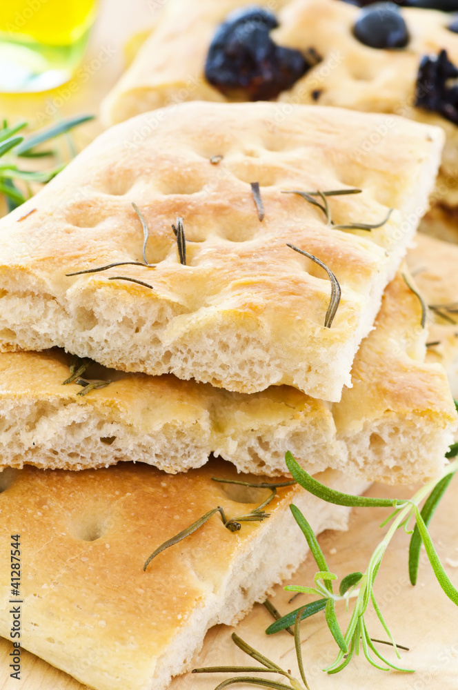 Focaccia mit Rosmarin Focaccia mit Rosmarin