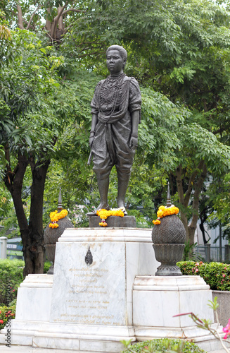 Памятник королеве-матери. Бангкок, Таиланд.