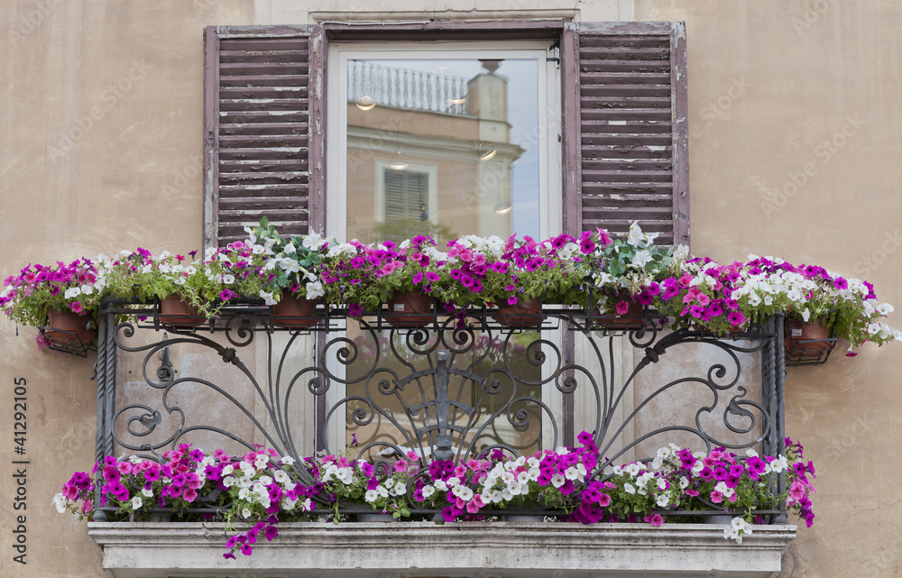 Fototapeta premium Balcone con fiori
