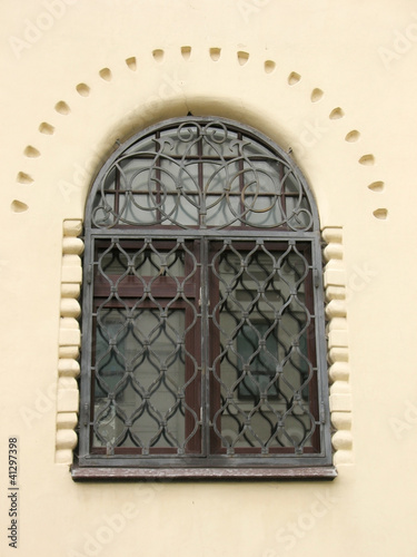Obraz na plátně Well kept old building window