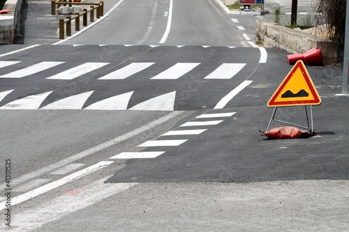 Ralentisseur temporaire dans zone de travaux photo