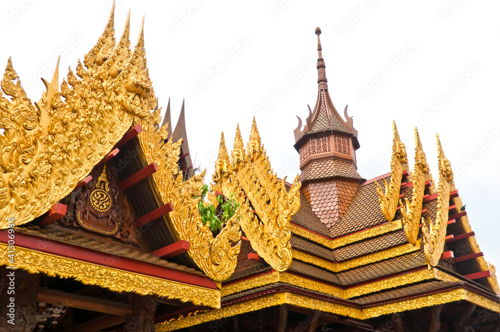 Fototapeta premium Thai Buddhist temple roof