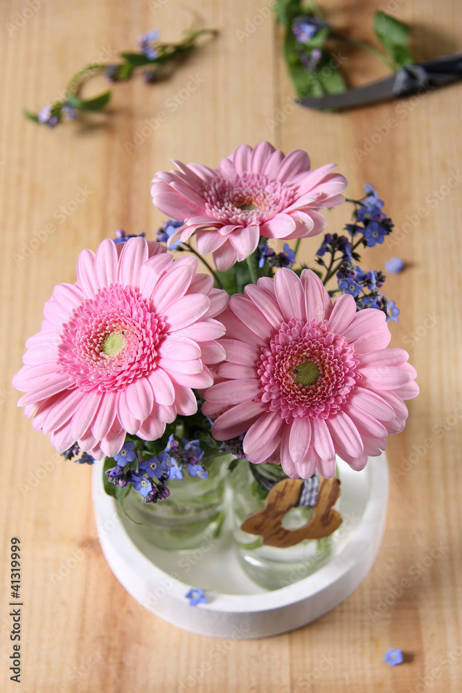 gerbera und vergissmeinnicht gerbera und vergissmeinnicht