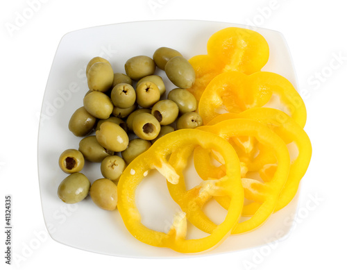 Green olives and pepper
