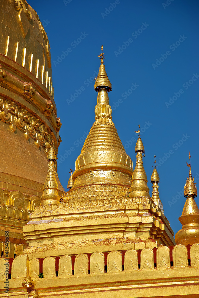 Fototapeta premium Buddhist temple Shwezigon