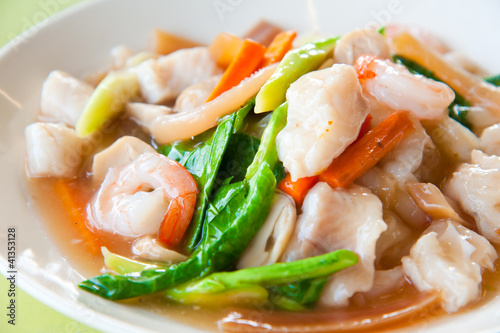 Seafood and Noodles in a Creamy Sauce : Guaitiao Rad Na