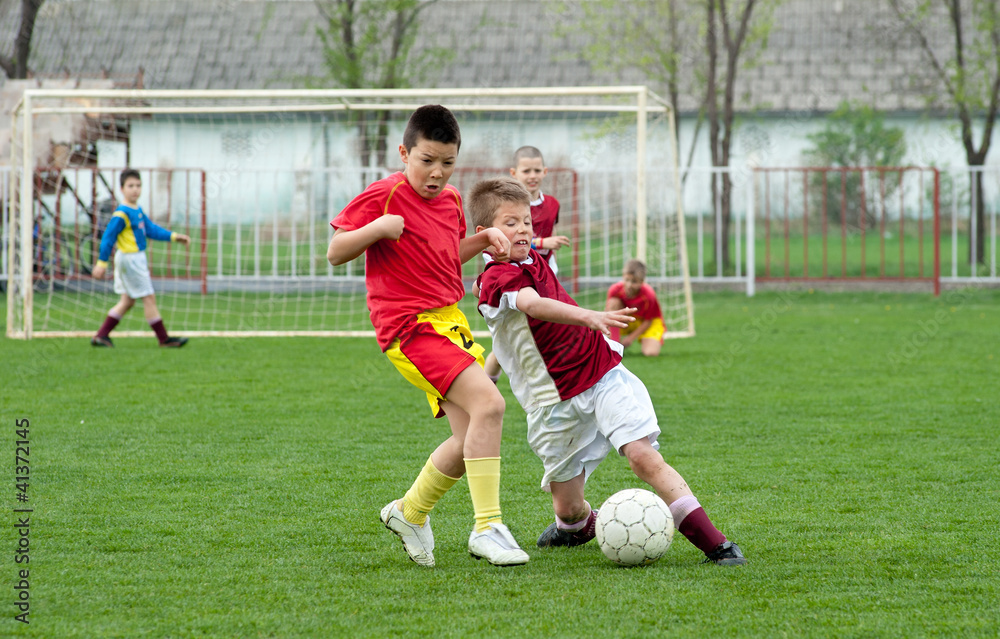 Obraz premium boys kicking ball