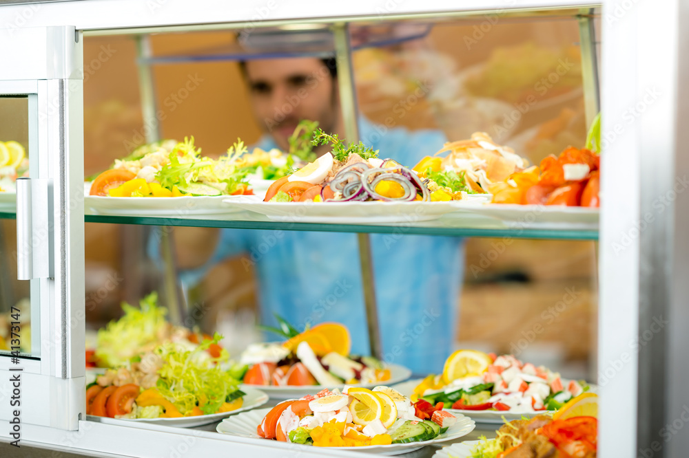 © CandyBox Images - Cafeteria food display young man choose salad © CandyBox Images - Cafeteria food display young man choose salad