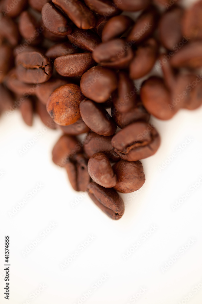 Obraz premium Blurred seeds of coffee laid out together