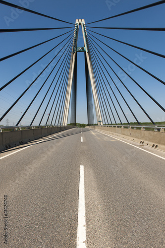 Die Brücke III