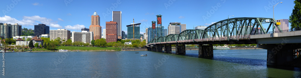 Portland Oregon skyline panorama.