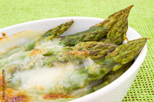 asparagi gratinati photo