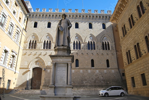 Piazza Salimbeni a Siena