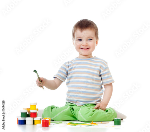 kid drawing with watercolor...