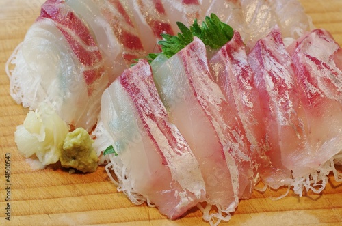 DINING KITCHEN sashimi 天然鯛造り