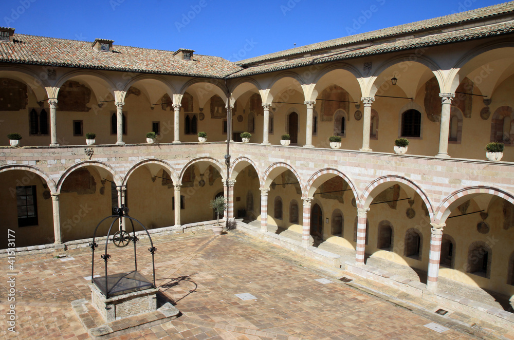 Chiostro della basilica di San Fracesco - Assisi