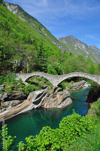 die berühmte römische Bogenbrücke im Verzascatal photo