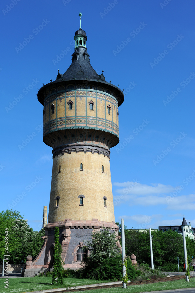 Historischer Wasserturm von 1897 in Halle Saale