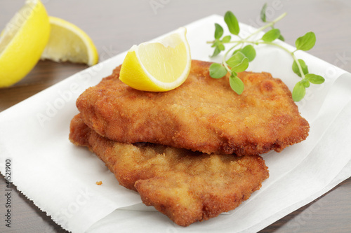 Schweineschnitzel mit Zitrone