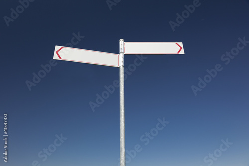 Wegweiser links, rechts, blanko
