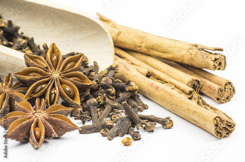 Weihnachtliche Gewürze