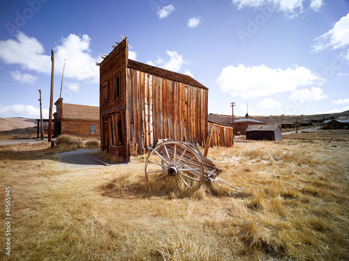 abandoned wagon photo