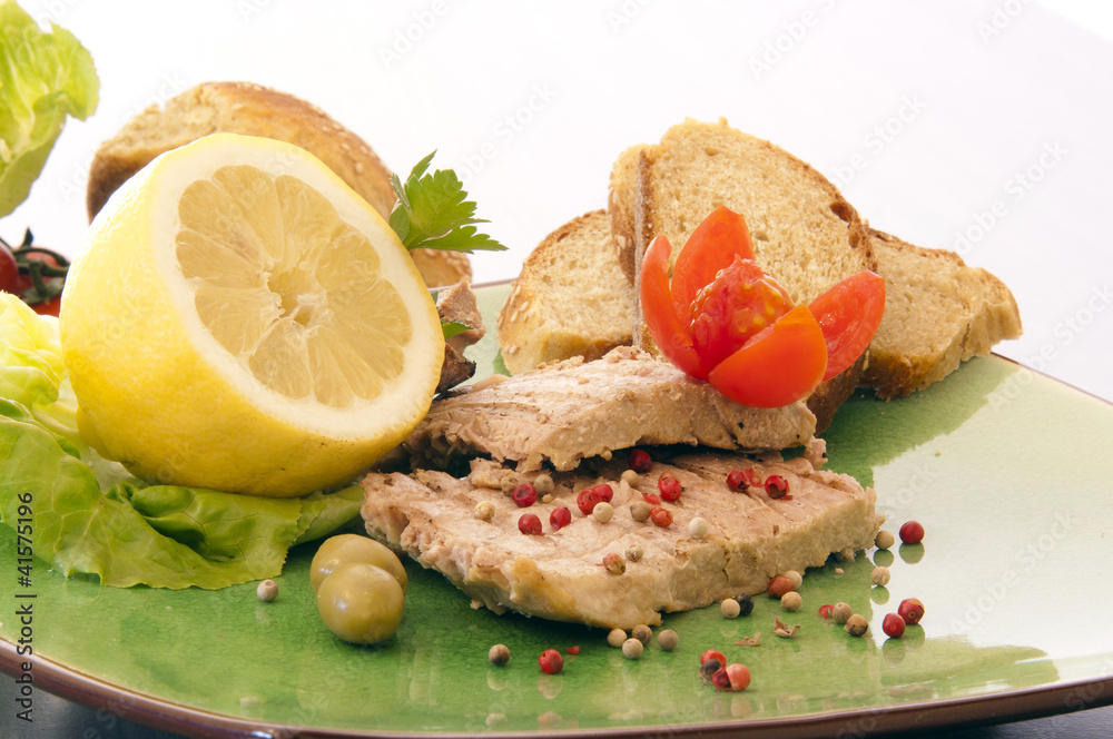tunno con limone e lattuga tunno con limone e lattuga