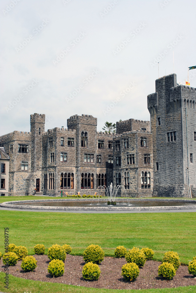 Fototapeta premium Luxurious Castle in Irleland