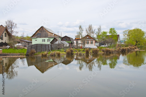 Река  и домики на берегу © rogkoff