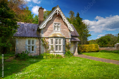 Fototapeta Fairy tale cottage house in Killarney National Park, Ireland