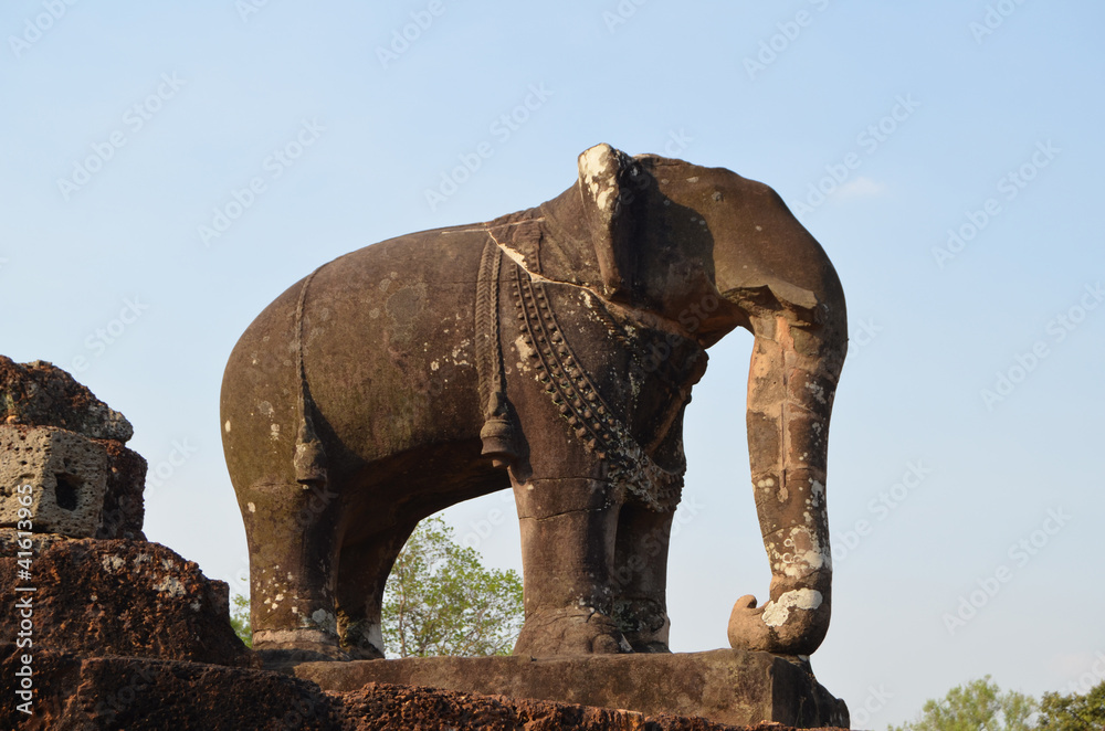 Escultura de elefante en el templo Mebon Oriental. Angkor