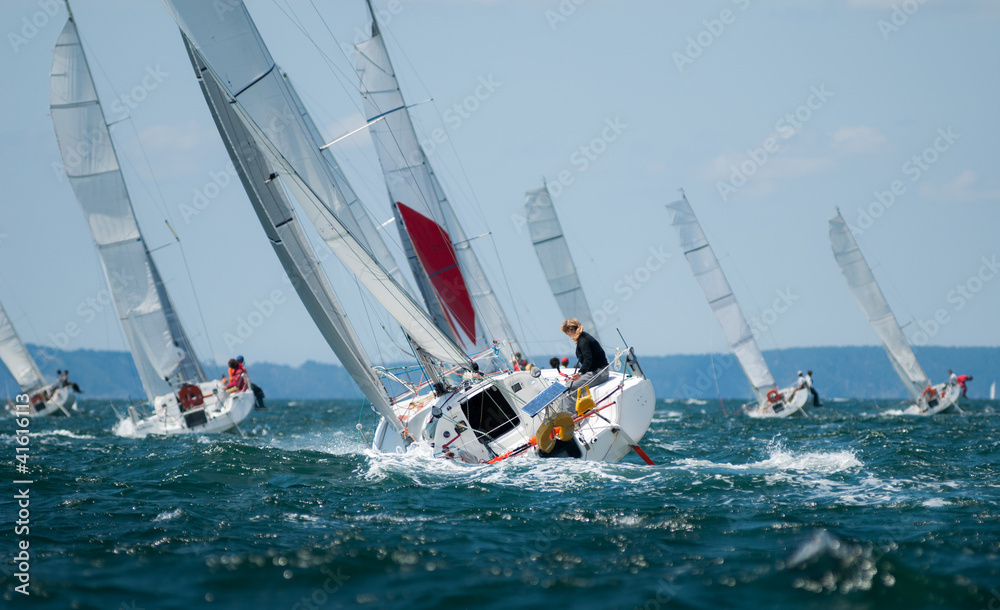 Naklejka premium group of yacht sailing at regatta