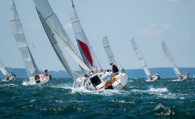 Fotobehang Zeilen Groep zeilboten op open zee  © saintho