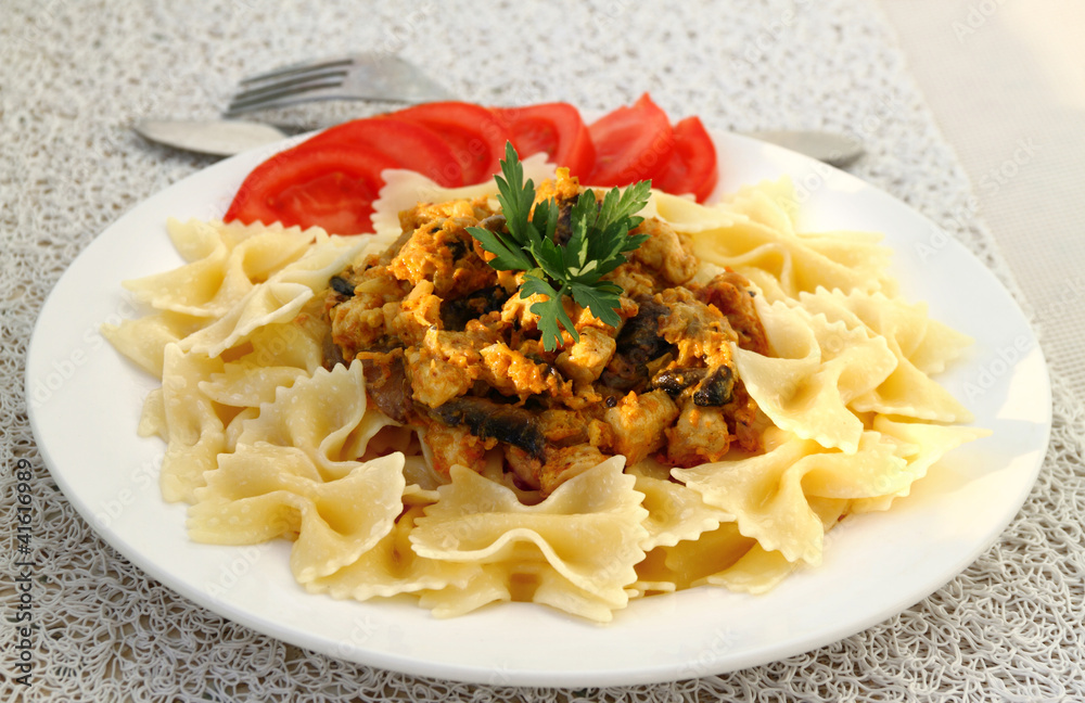 Farfalle with chicken fillet and mushrooms stew