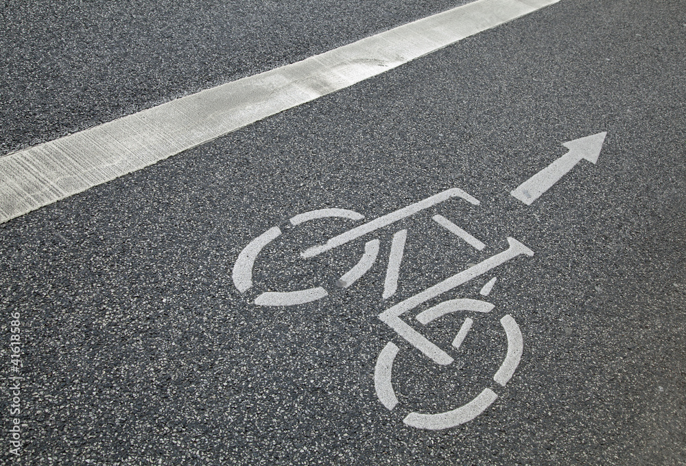 Fototapeta premium Straßenmarkierung Radweg