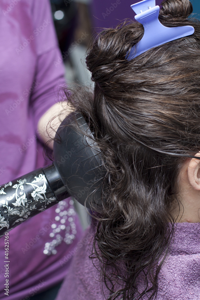 Naklejka premium Woman at hairdressing