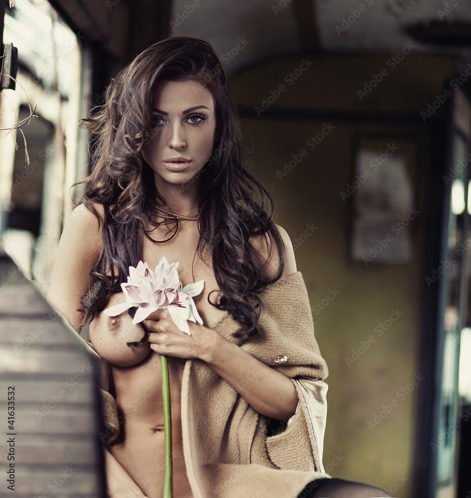 Sensual lady with a flower - obrazy, fototapety, plakaty 