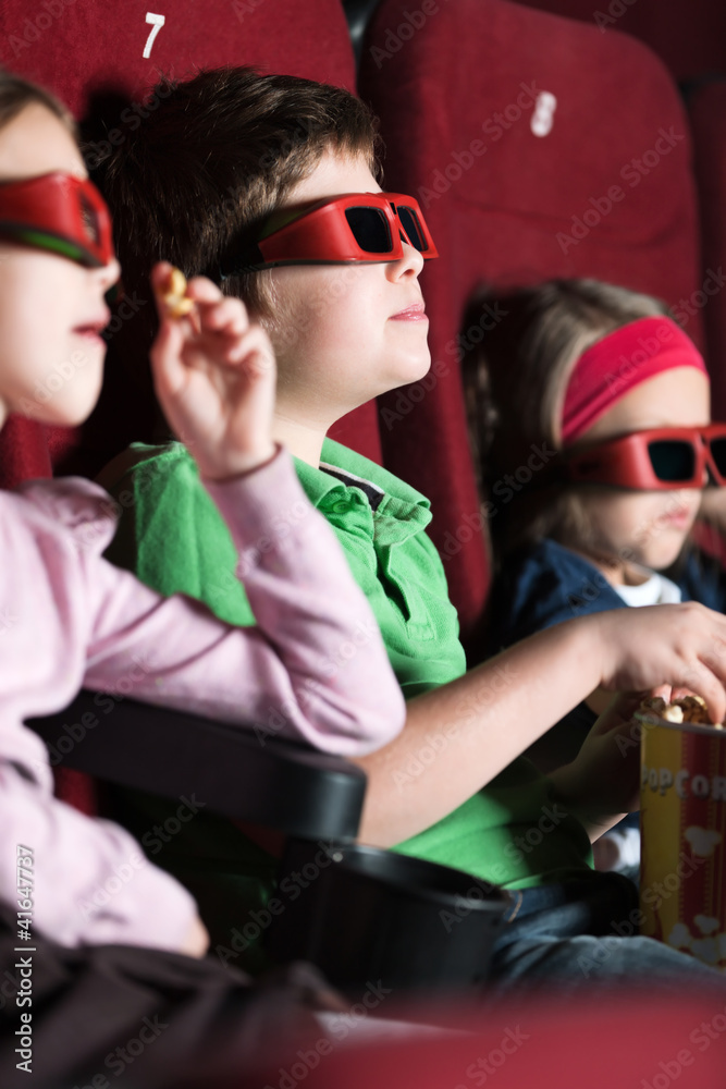 Fototapeta premium Three friends eating popcorn