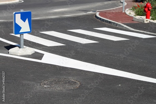 Signalisation routière horizontale : passage piétons