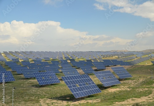 solar power plant tacking the sun