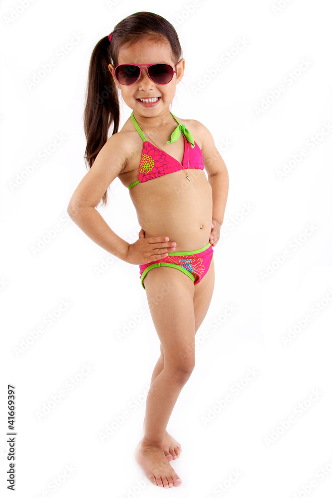 petite fille en maillot de bain et lunette de soleil pose Stock Photo |  Adobe Stock