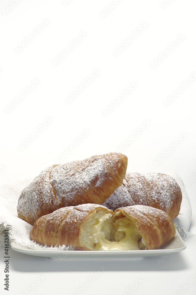 still-lfe di brioches alla crema