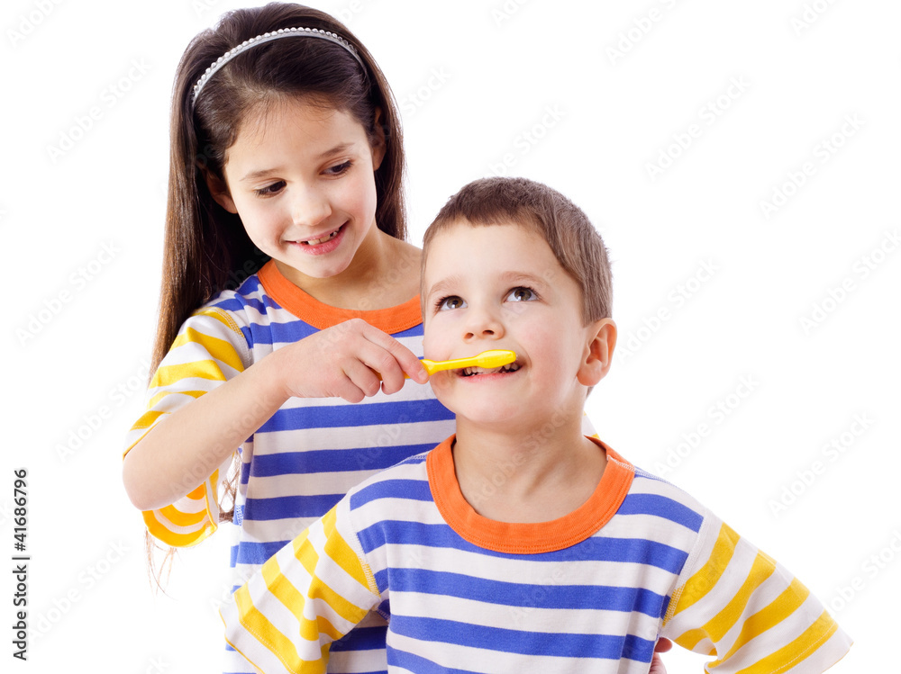 Girl teaches a boy to brush your teeth Girl teaches a boy to brush your teeth