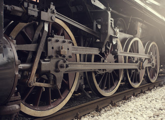 Fotobehang Trein Rijdende stoomtrein door het landschap  © stokkete