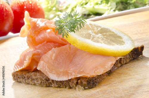 smoked salmon slices on rye bread