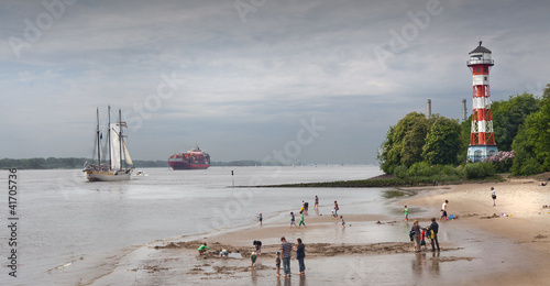 Elbe bei Hamburg photo