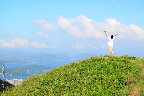 Canvas Print Beautiful mountains landscape with lake in hongkong and man on t