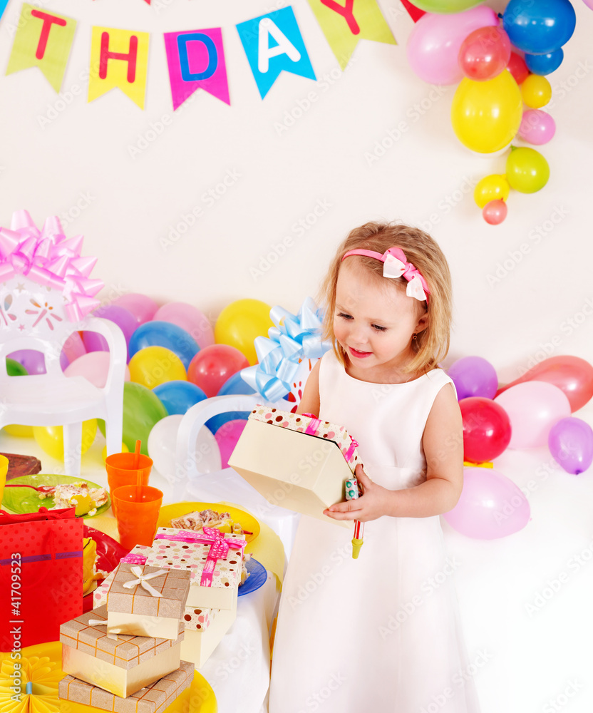 Child birthday party .