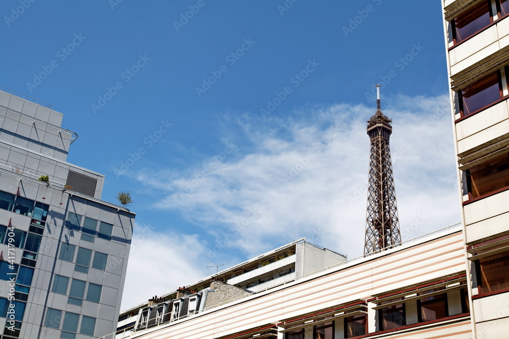 Obraz premium Immeubles et Tour Eiffel.